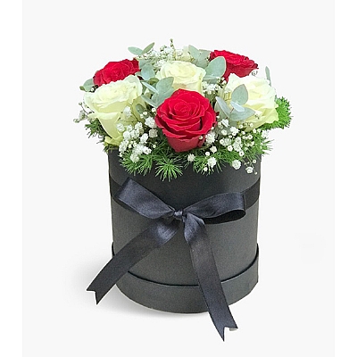 Kutuda Beyaz Ve Krmz Gller